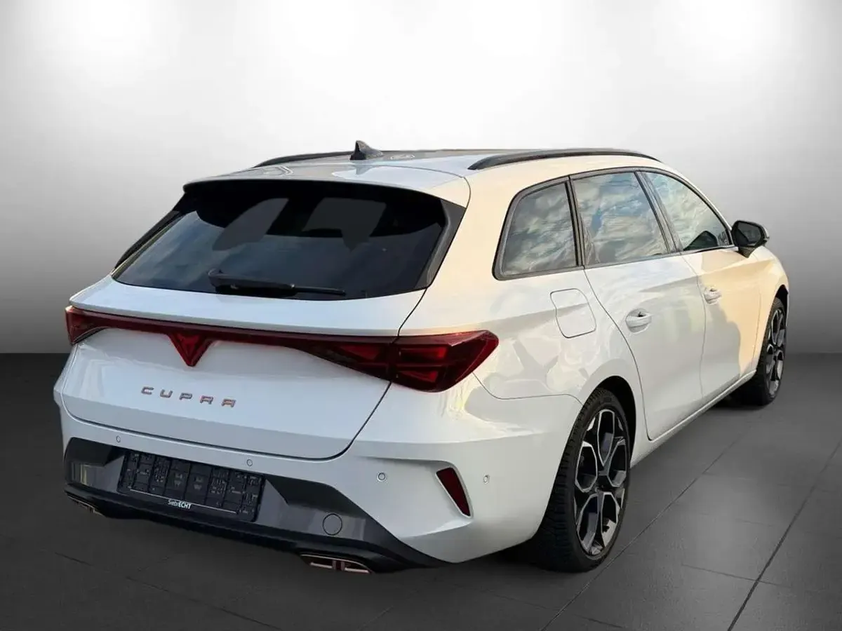 Neu Cupra Leon 204 PS (150 kW) 2025 Weiss Kombi