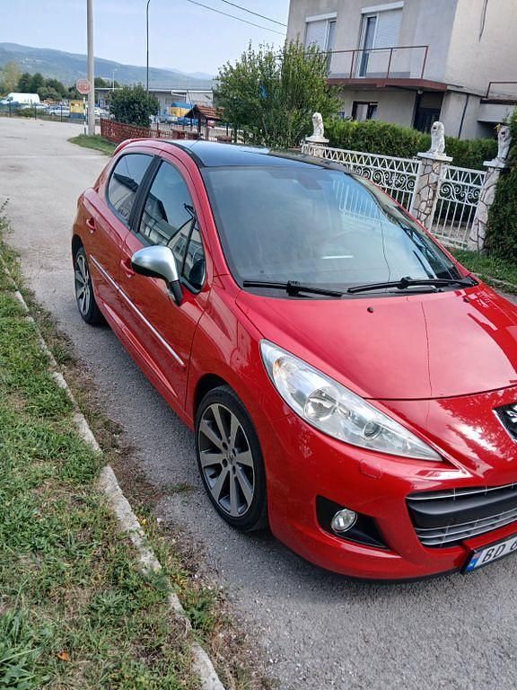 Rot Gebraucht 2010 Peugeot 207 Premium Limousine | 19.500 € - Bild 1/4