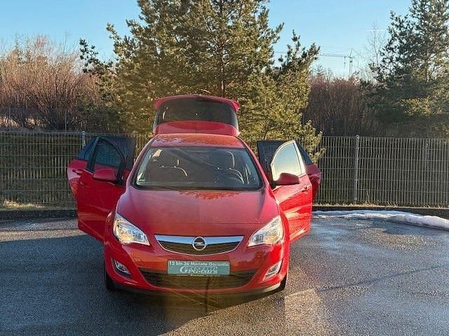 Gebraucht Opel Astra Design Edition 116 PS (85 kW) 2011 Rot Limousine