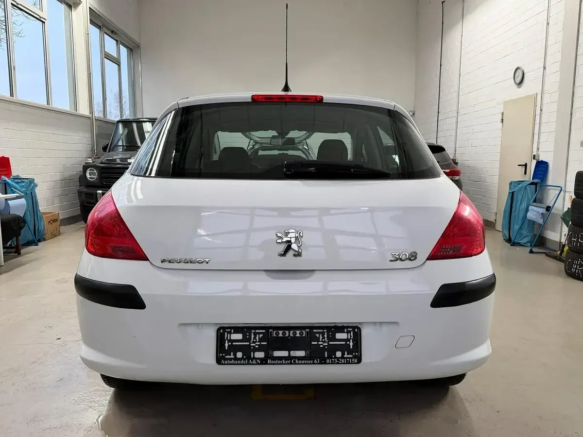 Gebraucht Peugeot 308 Filou 95 PS (69 kW) 2009 Weiß Limousine