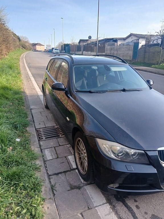 Gebraucht BMW 320 177 PS (130 kW) 2008 Schwarz Kombi