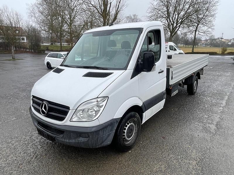 Weiß Gebraucht 2011 Mercedes 316 Van | 9.990 € - Bild 1/4