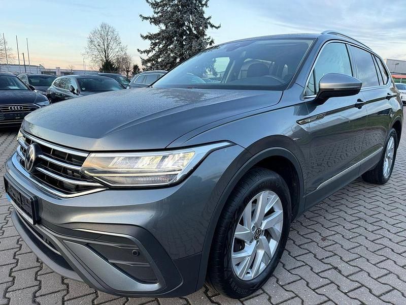 Grau Gebraucht 2023 VW Tiguan Allspace Life SUV | 26.490 € (Fairer Preis) - Bild 1/4