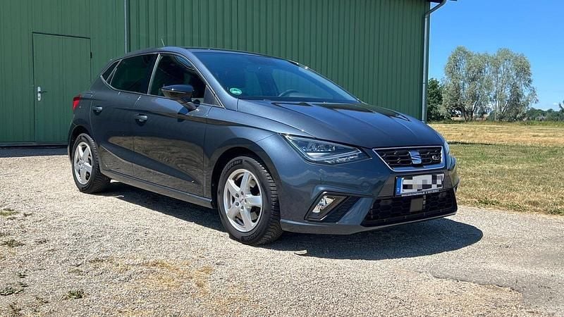 Grau Gebraucht 2020 Seat Ibiza FR Kleinwagen | 16.499 € (Fairer Preis) - Bild 1/4
