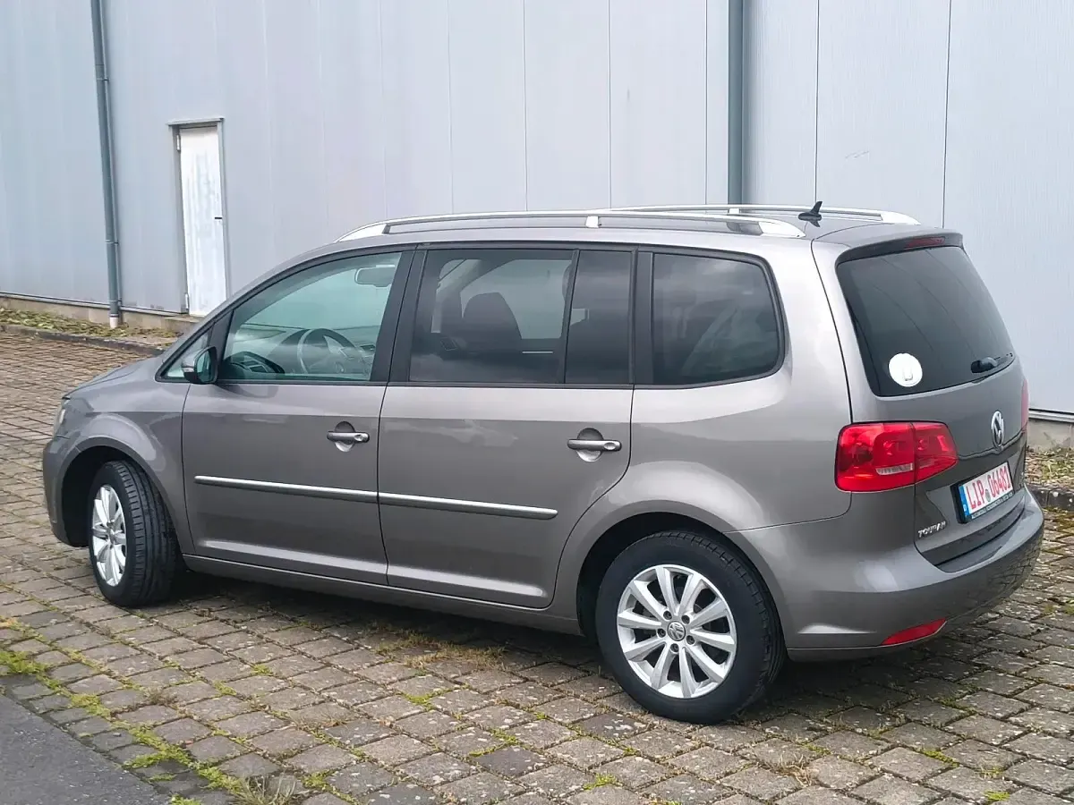 Gebraucht VW Touran Highline 105 PS (77 kW) 2010 Grau Van / Kleinbus