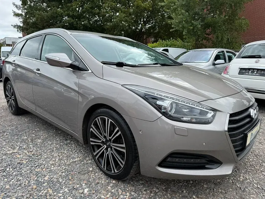 Gebraucht Hyundai i40 Premium 141 PS (103 kW) 2017 Beige Kombi