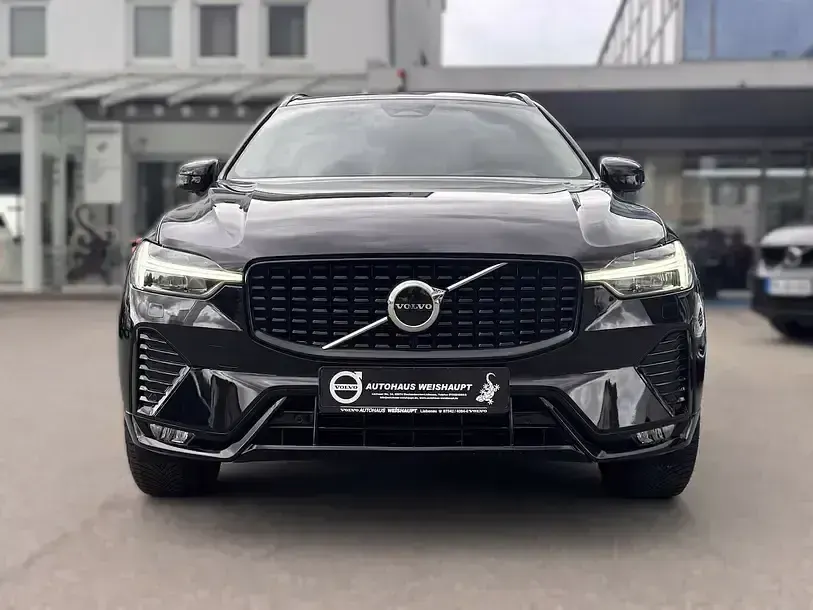 Gebraucht Volvo XC60 Plus 197 PS (144 kW) 2023 Onyxblackmetallic (metallic) SUV
