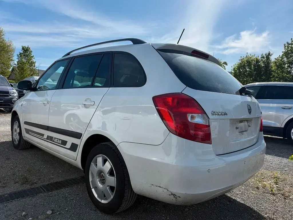 Second-hand Skoda Fabia 69 CP (50 kW) 2013 Alb Berlinǎ