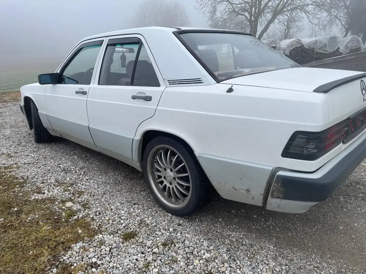 Gebraucht Mercedes 190 125 PS (91 kW) 1989 Weiß Limousine