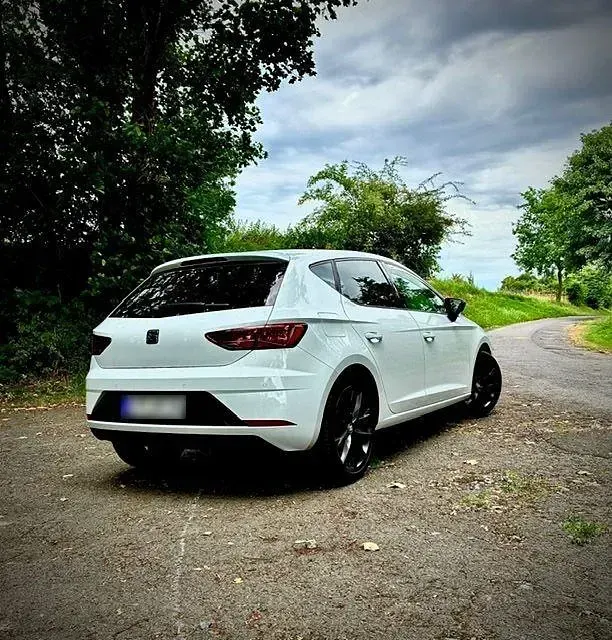 Gebraucht Seat Leon FR 131 PS (96 kW) 2020 Weiß Limousine