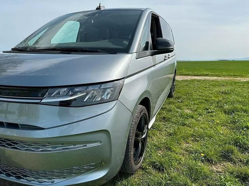 Gebraucht VW Multivan Life 136 PS (100 kW) 2022 Grau Van