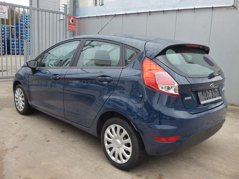 Gebraucht Ford Fiesta Celebration 101 PS (74 kW) 2017 Blau Limousine