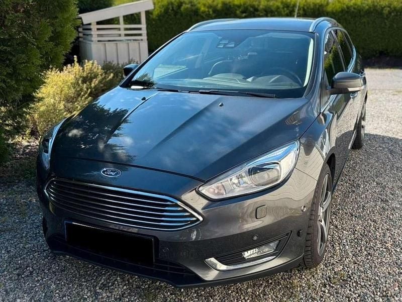 Grau Gebraucht 2017 Ford Focus Titanium Kombi | 8.250 € (Guter Preis) - Bild 1/4