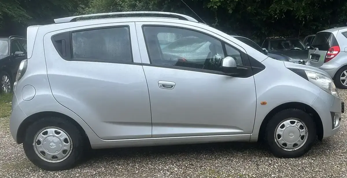 Gebraucht Chevrolet Spark LS 82 PS (60 kW) 2011 Argon silber/ice silver (m2) Kleinwagen