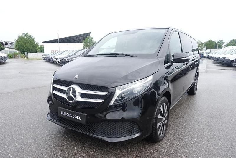 Schwarz Gebraucht 2023 Mercedes V300 Avantgarde Van / Kleinbus | 57.680 € (Superpreis) - Bild 1/4