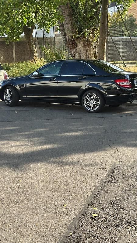 Schwarz Gebraucht 2007 Mercedes C320 Limousine | 7.200 € (Fairer Preis) - Bild 1/4