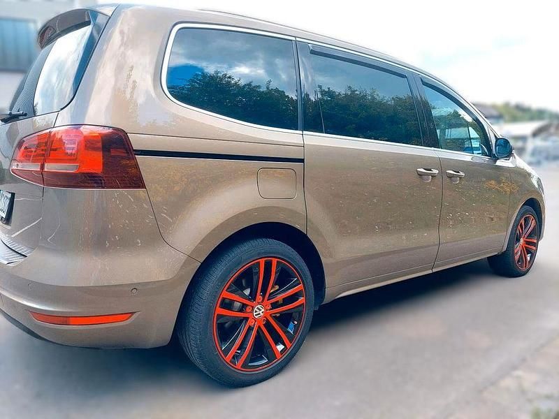 Gebraucht VW Sharan Highline 184 PS (135 kW) 2017 Braun Van / Kleinbus