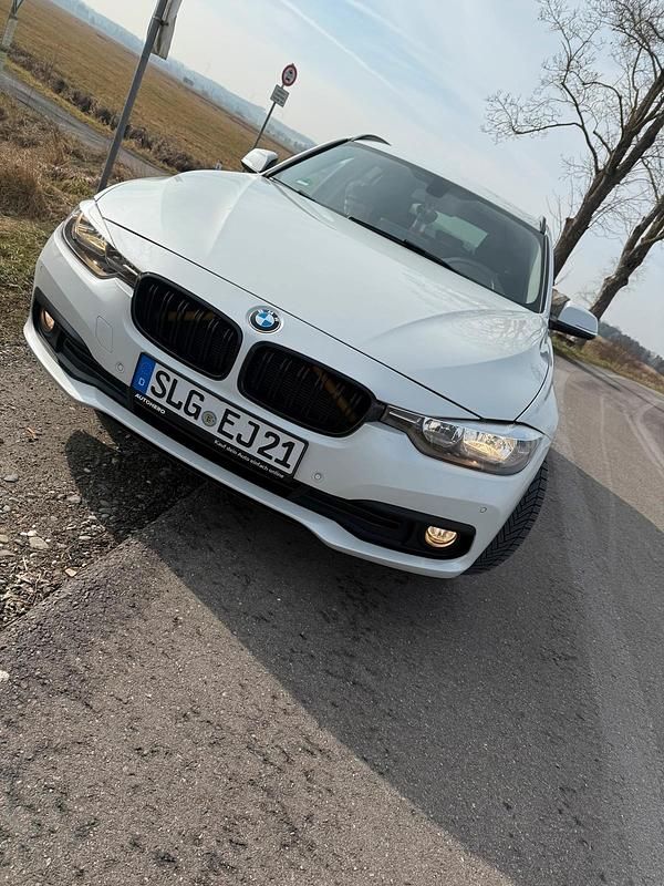 Weiß Gebraucht 2017 BMW 316 Kombi | 11.500 € (Fairer Preis) - Bild 1/4
