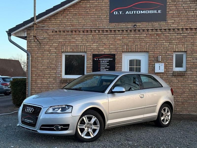 Gebraucht Audi A3 Attraction 125 PS (91 kW) 2010 Silber Kleinwagen