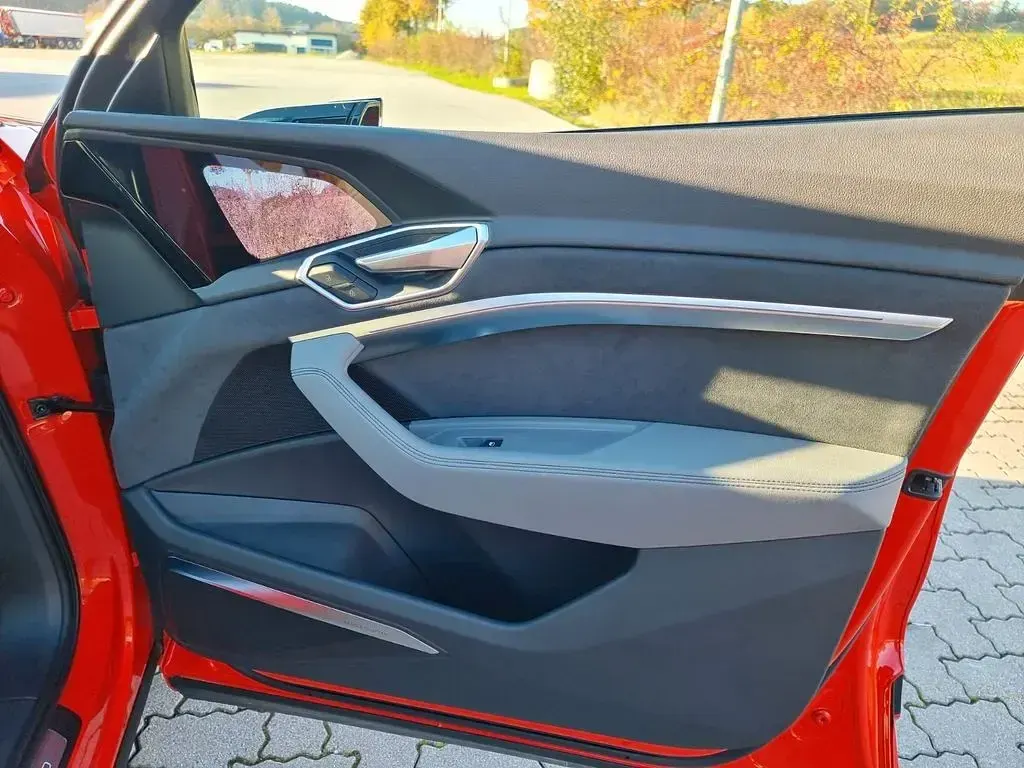 Gebraucht Audi e-tron S-Line 230 kW (313 PS) 2022 Rot SUV