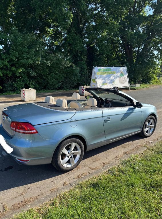 Blau Gebraucht 2011 VW Eos Cabrio | 8.500 € (Etwas zu teuer) - Bild 1/4