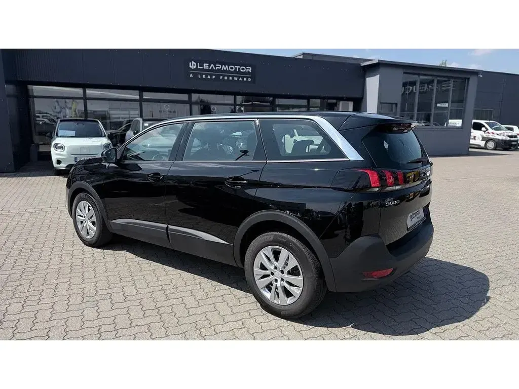 Gebraucht Peugeot 5008 Active 131 PS (96 kW) 2024 Schwarz SUV