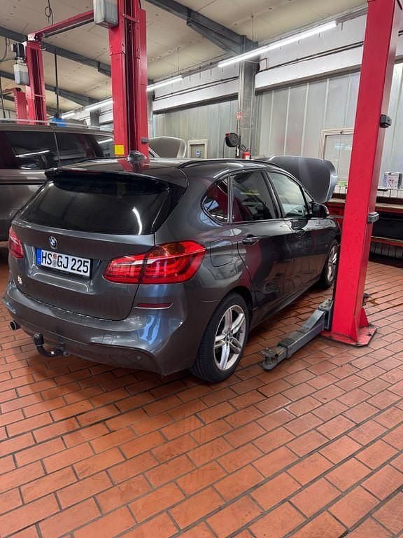 Grau Gebraucht 2016 BMW 216 Active Tourer M Sport Van / Kleinbus | 9.950 € (Guter Preis) - Bild 1/4