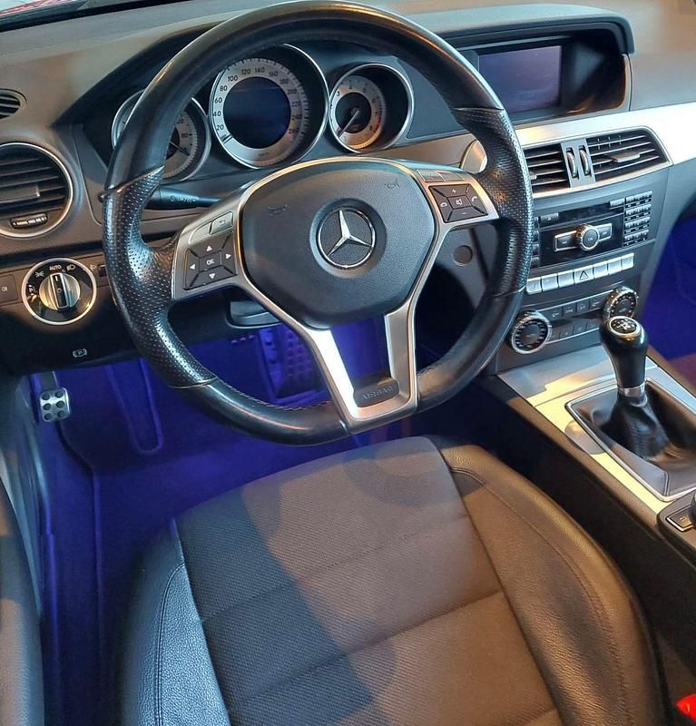 Gebraucht Mercedes C180 156 PS (114 kW) 2012 Andere farben Coupé