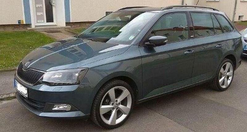 Grau Gebraucht 2016 Skoda Fabia Joy Kleinwagen | 8.795 € (Fairer Preis) - Bild 1/4