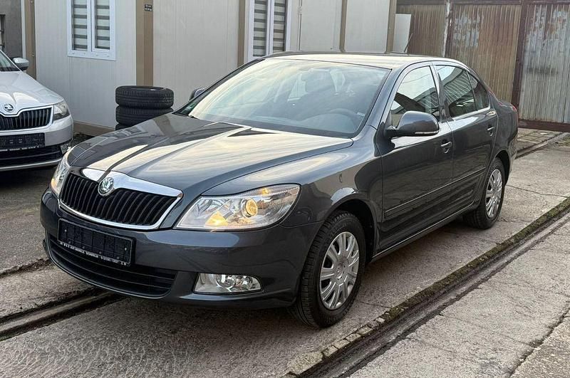 Gebraucht Skoda Octavia Ambiente 105 PS (77 kW) 2011 Grau Limousine