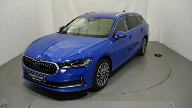 Blau Gebraucht 2022 Skoda Superb LAURIN & KLEMENT Kombi | 48.990 € - Bild 1/4