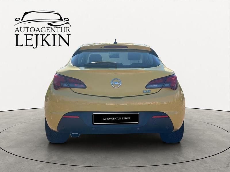 Gebraucht Opel Astra GTC Edition 179 PS (131 kW) 2012 Gelb Limousine