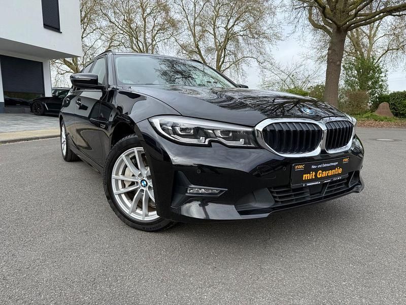 Gebraucht BMW 330e Advantage 184 PS (135 kW) 2022 Schwarz Kombi