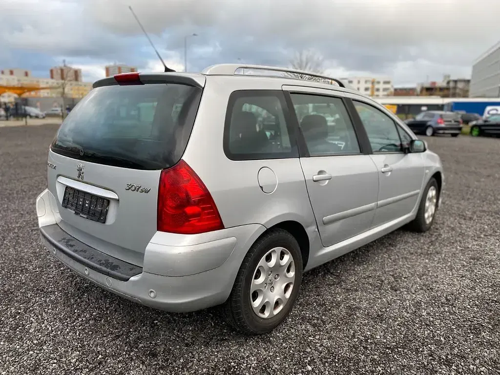 Gebraucht Peugeot 307 Tendance 109 PS (80 kW) 2008 Silber Limousine