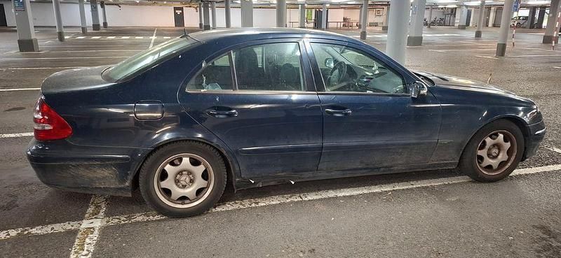 Second-hand Mercedes E200 122 CP (89 kW) 2003 Albastru Berlinǎ