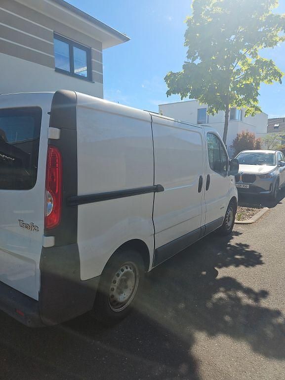 Second-hand Renault Trafic 145 CP (106 kW) 2010 Alb Monovolum