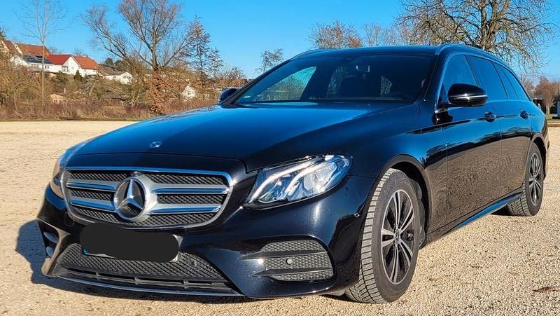 Gebraucht Mercedes E220 194 PS (142 kW) 2018 Schwarz Limousine