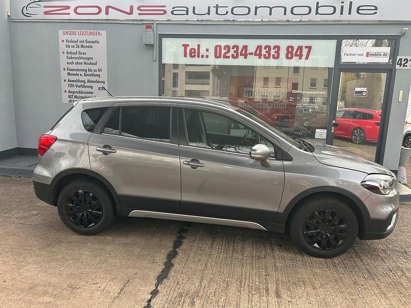 Grau Gebraucht 2019 Suzuki SX4 Comfort SUV | 13.990 € (Fairer Preis) - Bild 1/4