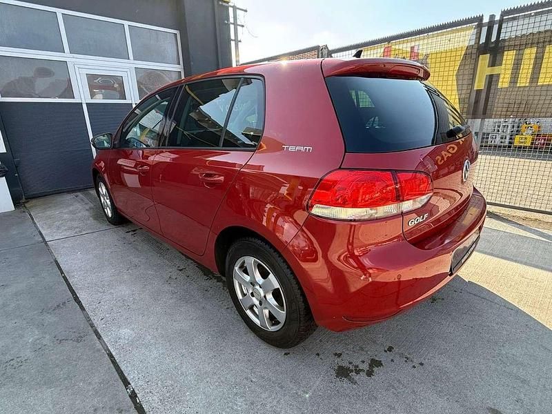 Gebraucht VW Golf VI Team 80 PS (58 kW) 2010 Rot Kleinwagen