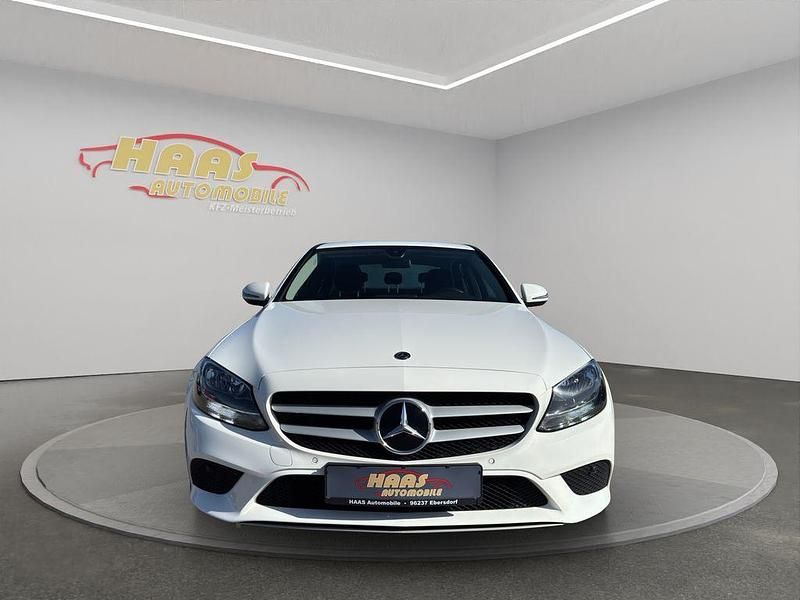 Gebraucht Mercedes C180 156 PS (114 kW) 2019 Weiß Limousine
