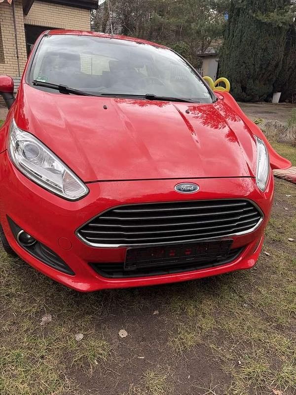 Gebraucht Ford Fiesta Titanium 60 PS (44 kW) 2016 Rot Limousine