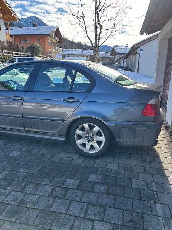 Grau Gebraucht 2000 BMW 323 Sport Line Limousine | 950 € (Superpreis) - Bild 1/4