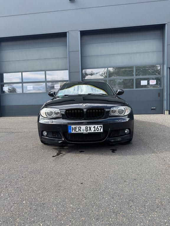 Schwarz Gebraucht 2010 BMW 120 M Sport Kleinwagen | 7.499 € (Etwas zu teuer) - Bild 1/4