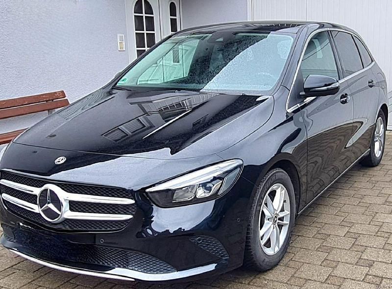 Gebraucht Mercedes B200 163 PS (119 kW) 2019 Schwarz Van / Kleinbus