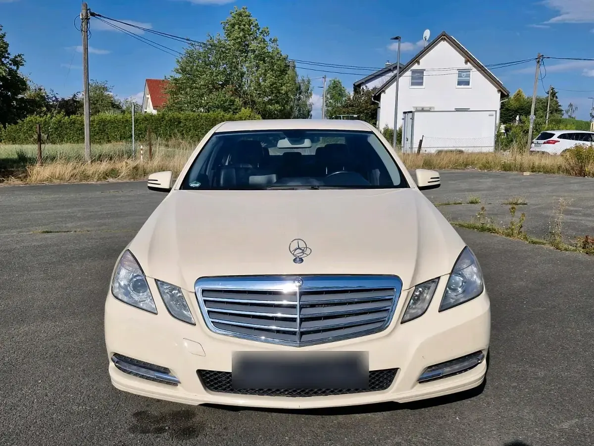 Gebraucht Mercedes E200 136 PS (100 kW) 2013 Beige Limousine