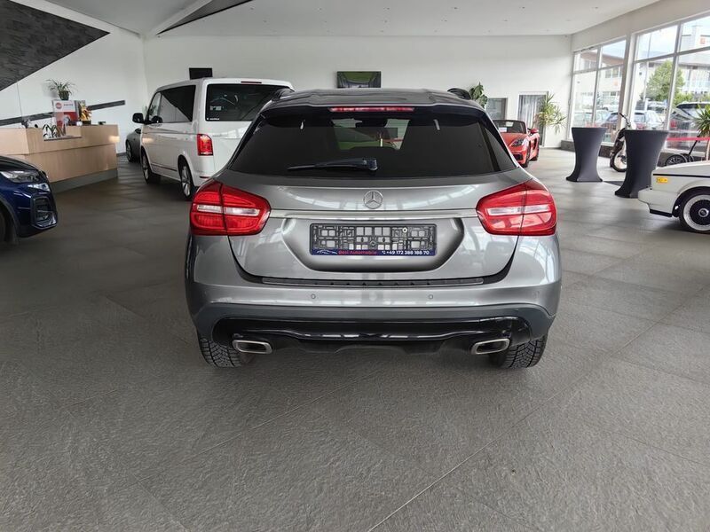Gebraucht Mercedes GLA200 136 PS (100 kW) 2016 Grau SUV