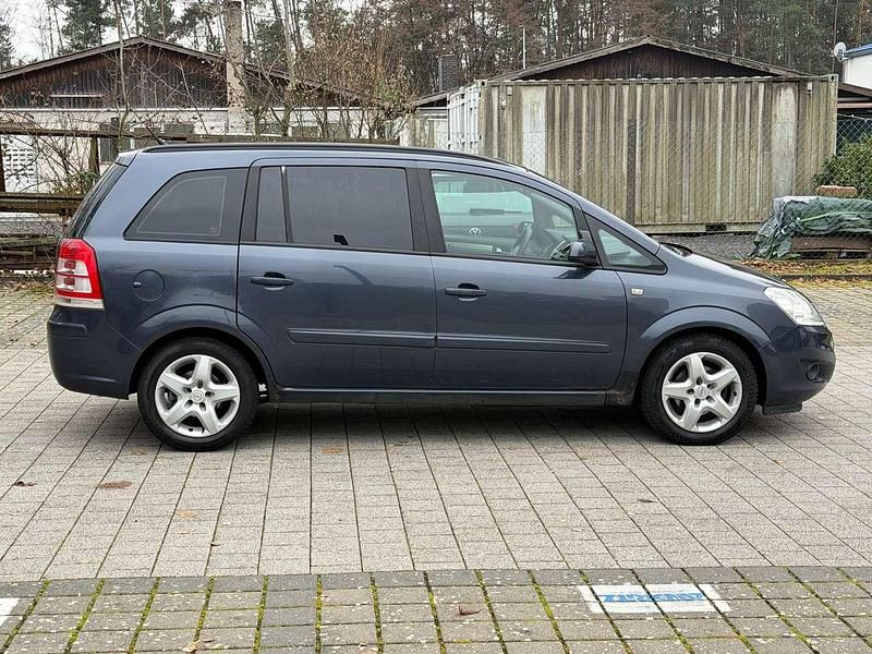 Gebraucht Opel Zafira Edition 140 PS (102 kW) 2008 Metro m2 Van / Kleinbus