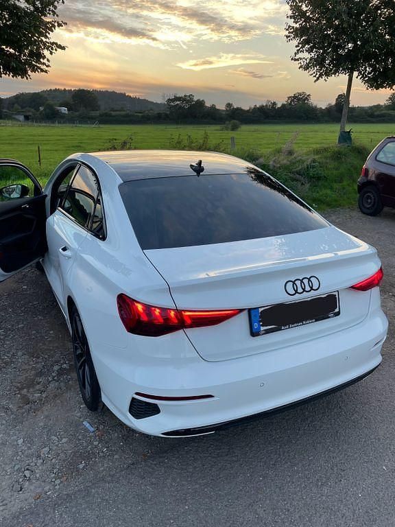 Weiß Gebraucht 2023 Audi A3 Advanced Limousine | 29.799 € (Teuer) - Bild 1/4