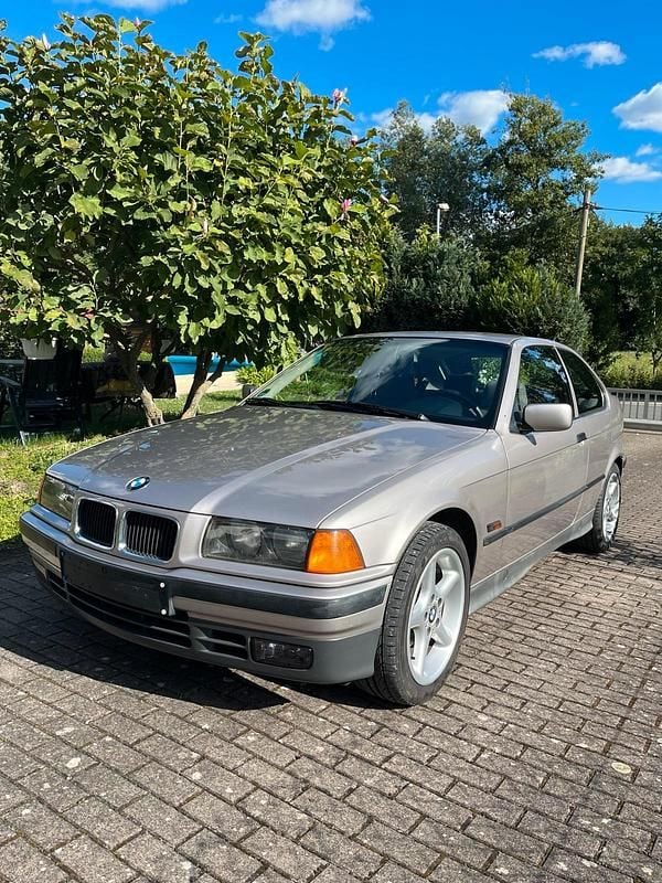 Silber Gebraucht 1996 BMW 316 Compact Kleinwagen | 4.000 € - Bild 1/4