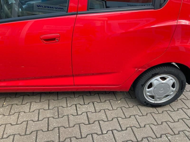 Gebraucht Chevrolet Spark 69 PS (50 kW) 2011 Rot Kleinwagen